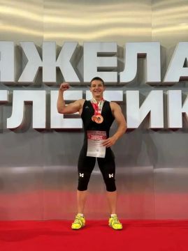 Три медали Чемпионата России по тяжелой атлетике завоевал спортсмен из ЛНР