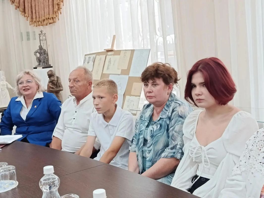 Яна Пащенко встретилась с тренерами и юными спортсменами Луганска Яна Пащенко встретилась с тренерами и юными спортсменами Луганска