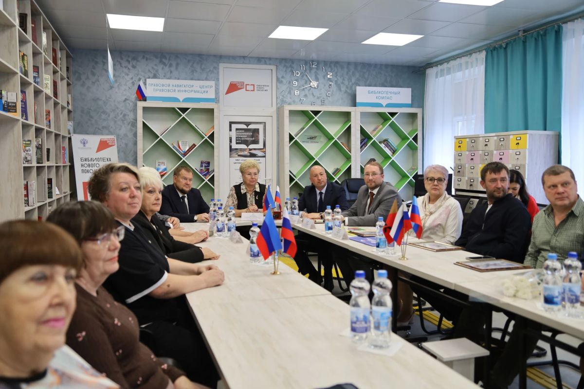В Славяносербске открылась модельная библиотека нового поколения В Славяносербске открылась модельная библиотека нового поколения