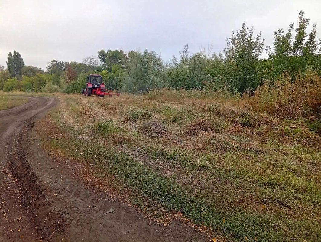 Работы по благоустройству городского округа город Ровеньки продолжаются Работы по благоустройству городского округа город Ровеньки продолжаются