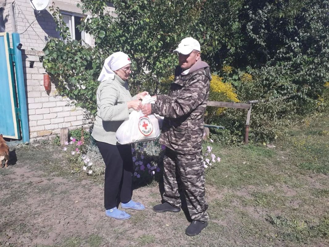 Тамбовские волонтеры привезли гумпомощь для нуждающихся жителей подшефной территории Тамбовские волонтеры привезли гумпомощь для нуждающихся жителей подшефной территории
