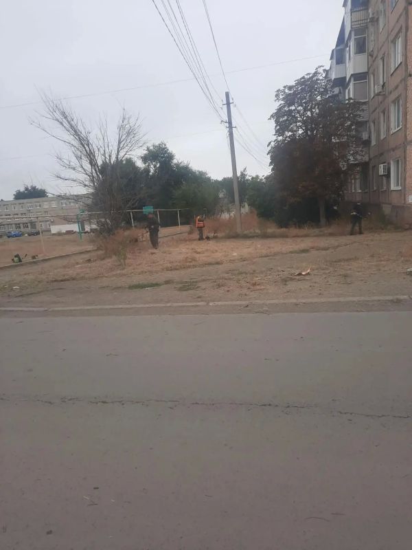 Работы по благоустройству городского округа город Ровеньки продолжаются Работы по благоустройству городского округа город Ровеньки продолжаются