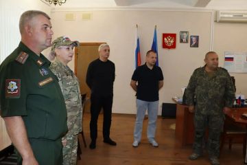 В Администрации городского округа состоялась церемония, в ходе которой временно исполняющий полномочия Главы городского округа Павел Дреев передал государственные награды семьям павших защитников
