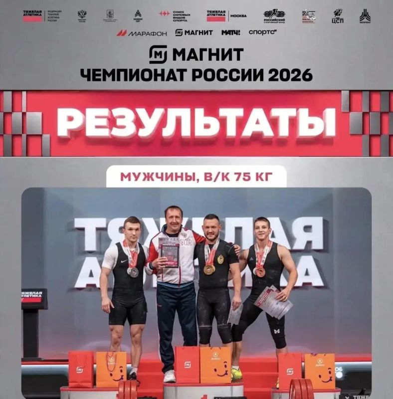 Никита Симонов взял три медали на взрослом чемпионате России по тяжелой атлетике