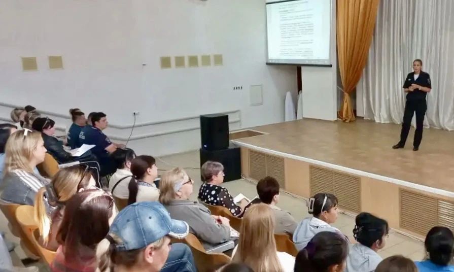 Полицейские Краснодона обсудили с родителями безопасность детей