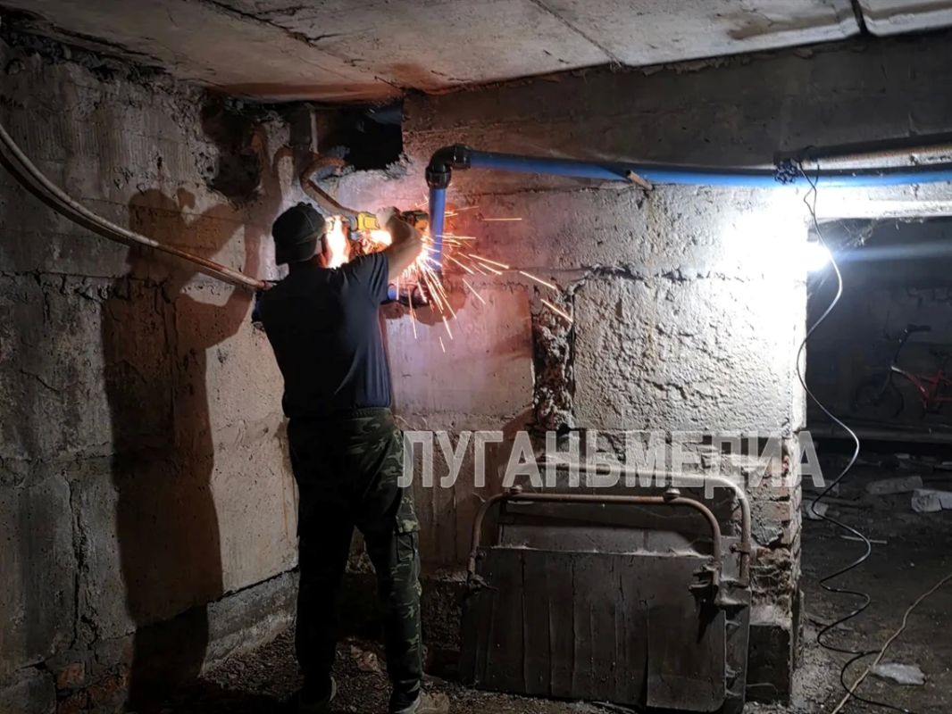 В Лутугино готовят коммуникации многоэтажек к холодам В Лутугино готовят коммуникации многоэтажек к холодам