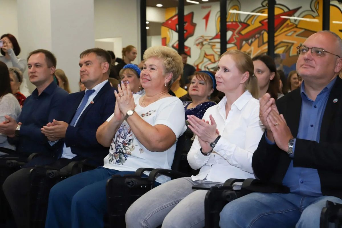 В Луганском Доме молодежи прошел форум «Единство народов России», объединивший представителей разных национальностей и культурных традиций В Луганском Доме молодежи прошел форум «Единство народов России», объединивший представителей разных национальностей и культурных традиций