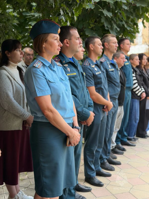 Сотрудники Главного управления МЧС России по Луганской Народной Республике приняли участие в благодарственном молебне в честь образа Божьей Матери «Неопалимая Купина» Сотрудники Главного управления МЧС России по Луганской Народной Республике приняли участие в благодарственном молебне в честь образа Божьей Матери «Неопалимая Купина»
