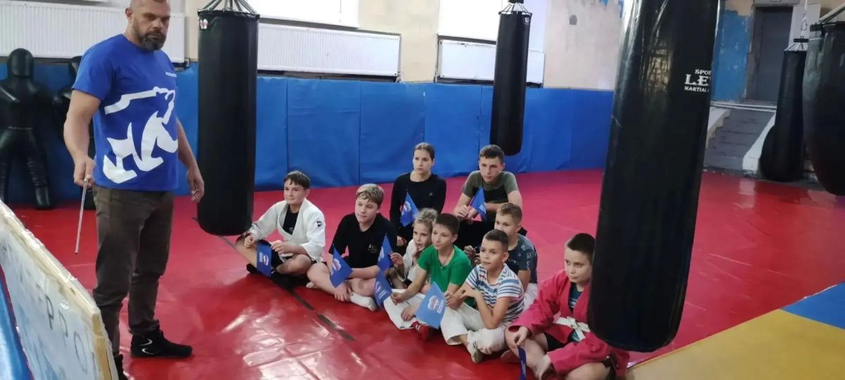 На основании письма Министерства спорта Луганской Народной Республики, депутат городского совета от партии «Единая Россия», координатор проектов «Выбор сильных» и «Детский спорт», директор МБУ ДО «РСШ» Кузнецов А.А. провел... На основании письма Министерства спорта Луганской Народной Республики, депутат городского совета от партии «Единая Россия», координатор проектов «Выбор сильных» и «Детский спорт», директор МБУ ДО «РСШ» Кузнецов А.А. провел...