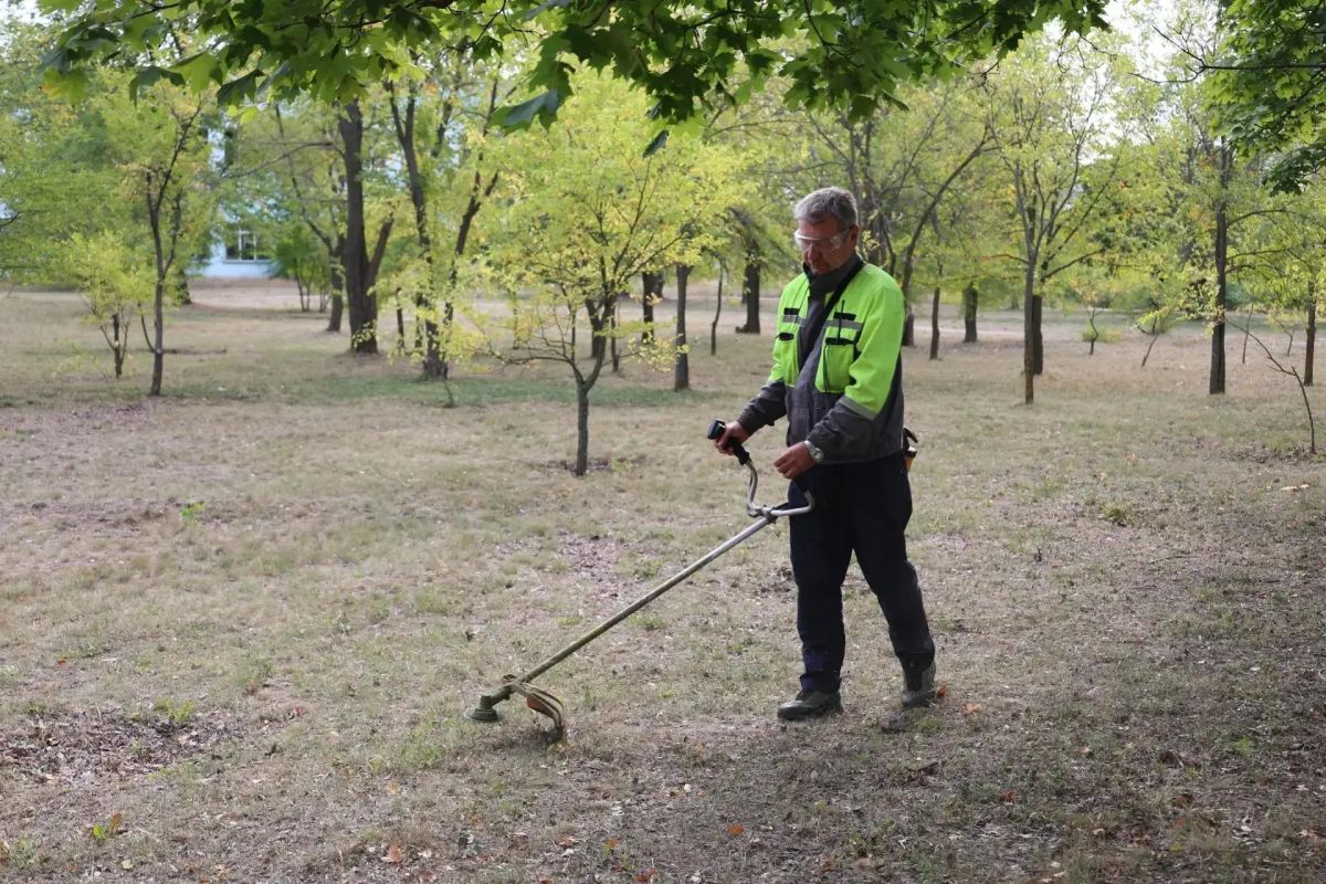 В Рубежном продолжается планомерная работа по благоустройству городской территории В Рубежном продолжается планомерная работа по благоустройству городской территории