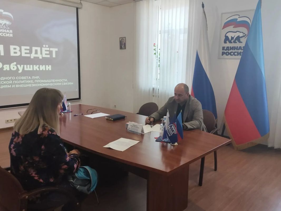 Игорь Рябушкин: Сегодня провел прием граждан в Региональной общественной приёмной партии «Единая Россия» в городе Луганске Игорь Рябушкин: Сегодня провел прием граждан в Региональной общественной приёмной партии «Единая Россия» в городе Луганске