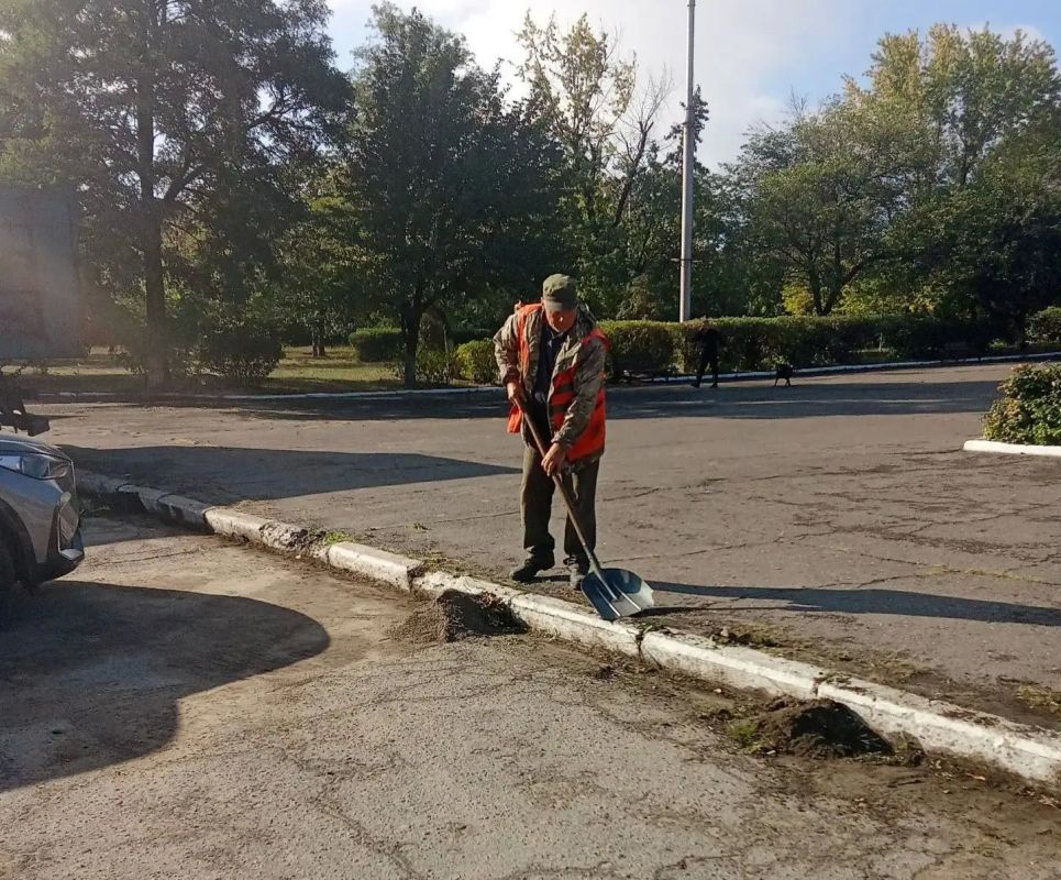 Коммунальными службами проведены работы на территории города Коммунальными службами проведены работы на территории города