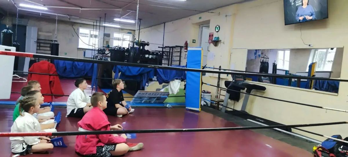 На основании письма Министерства спорта Луганской Народной Республики, депутат городского совета от партии «Единая Россия», координатор проектов «Выбор сильных» и «Детский спорт», директор МБУ ДО «РСШ» Кузнецов А.А. провел... На основании письма Министерства спорта Луганской Народной Республики, депутат городского совета от партии «Единая Россия», координатор проектов «Выбор сильных» и «Детский спорт», директор МБУ ДО «РСШ» Кузнецов А.А. провел...