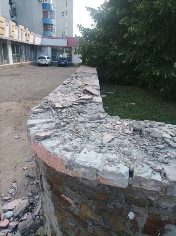 В центре города Краснодона продолжается преображение аллеи героев «Молодой гвардии» В центре города Краснодона продолжается преображение аллеи героев «Молодой гвардии»