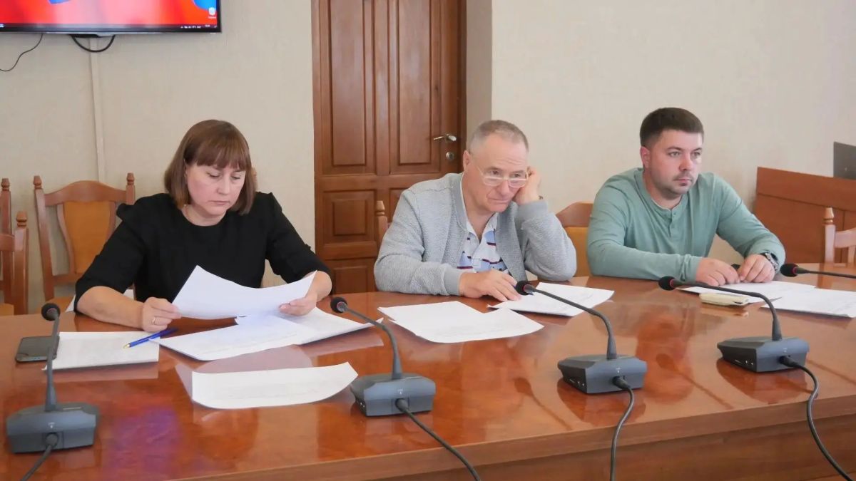 Состоялось заседание комиссии по рассмотрению заявок на создание гимна города Луганска Состоялось заседание комиссии по рассмотрению заявок на создание гимна города Луганска