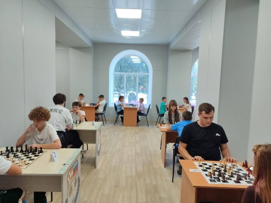 35 спортсменов из Антрацита, Брянки, Луганска, Свердловска, Станицы Луганской и Старобельска приняли участие в Первенствах ЛНР по быстрым шахматам, которые состоялись в Антраците 5-6 сентября 2026 года 35 спортсменов из Антрацита, Брянки, Луганска, Свердловска, Станицы Луганской и Старобельска приняли участие в Первенствах ЛНР по быстрым шахматам, которые состоялись в Антраците 5-6 сентября 2026 года