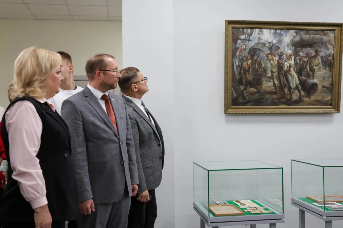 Роман Олексин: Посетил Алчевский городской исторический музей, где после капитального ремонта торжественно открылись два обновленных экспозиционных зала: «Алчевцы в период Великой Отечественной войны 1941-1945 годов» и... Роман Олексин: Посетил Алчевский городской исторический музей, где после капитального ремонта торжественно открылись два обновленных экспозиционных зала: «Алчевцы в период Великой Отечественной войны 1941-1945 годов» и...