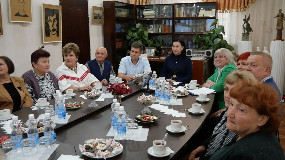 Яна Пащенко встретилась с ветеранами сферы ЖКХ