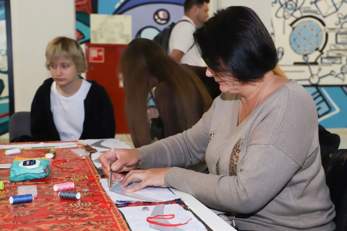 В Луганском Доме молодежи прошел форум «Единство народов России», объединивший представителей разных национальностей и культурных традиций В Луганском Доме молодежи прошел форум «Единство народов России», объединивший представителей разных национальностей и культурных традиций