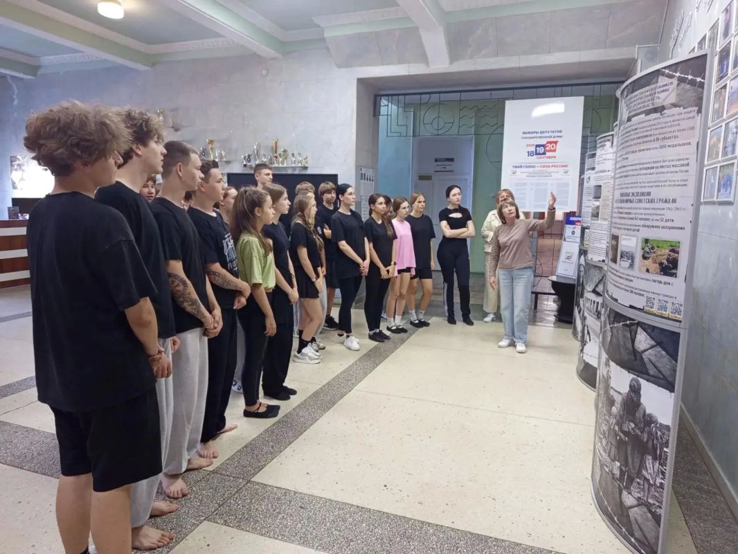 В городе Брянке завершила работу передвижная выставка «Без срока давности», которая рассказывает о массовых преступлениях нацистов и их пособников против мирного населения в годы Великой Отечественной войны В городе Брянке завершила работу передвижная выставка «Без срока давности», которая рассказывает о массовых преступлениях нацистов и их пособников против мирного населения в годы Великой Отечественной войны