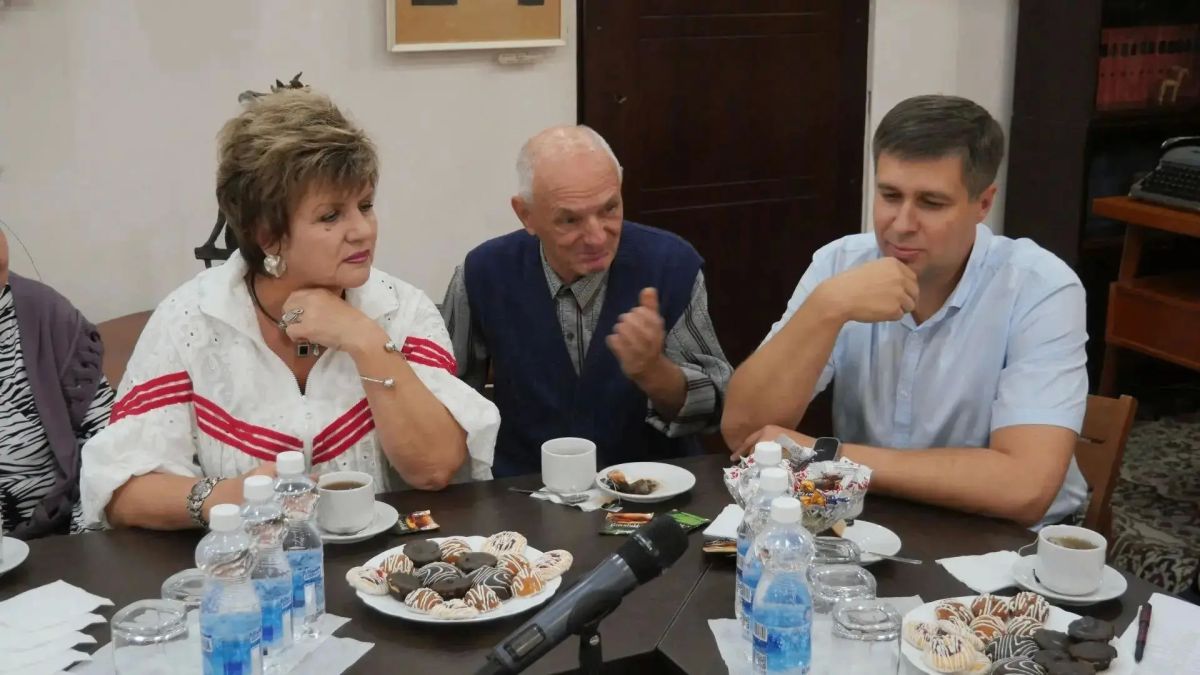 Яна Пащенко встретилась с ветеранами сферы ЖКХ Яна Пащенко встретилась с ветеранами сферы ЖКХ