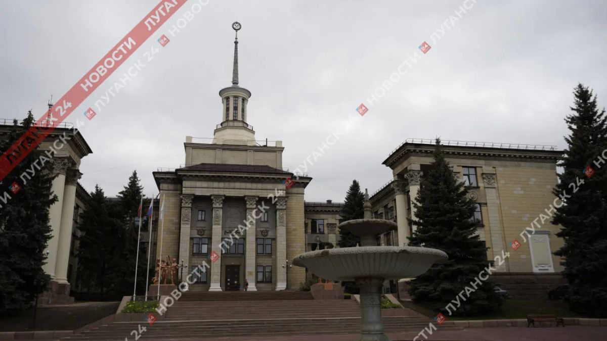 Луганский сквер у Академии имени Матусовского преобразился! Луганский сквер у Академии имени Матусовского преобразился!