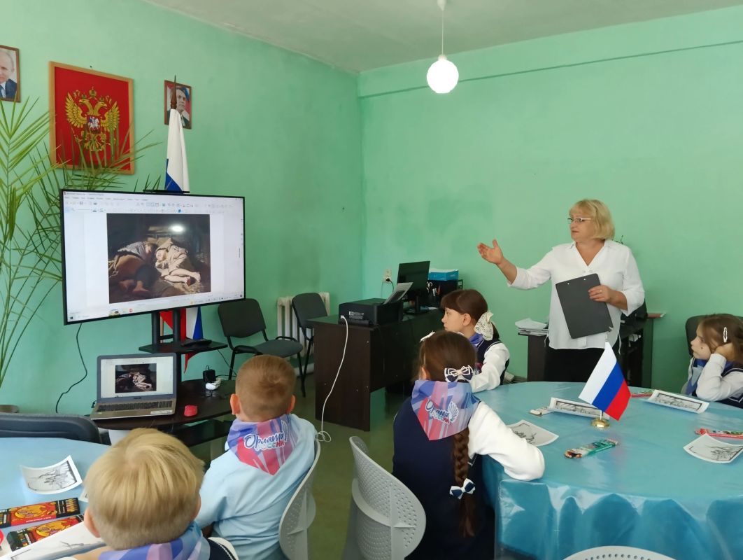 Для учащихся СШ№2 в МБУ «Кировский историко-художественном музее» состоялось путешествие по Третьяковской галерее: «Перов: художник, разглядевший душу русского народа» Для учащихся СШ№2 в МБУ «Кировский историко-художественном музее» состоялось путешествие по Третьяковской галерее: «Перов: художник, разглядевший душу русского народа»
