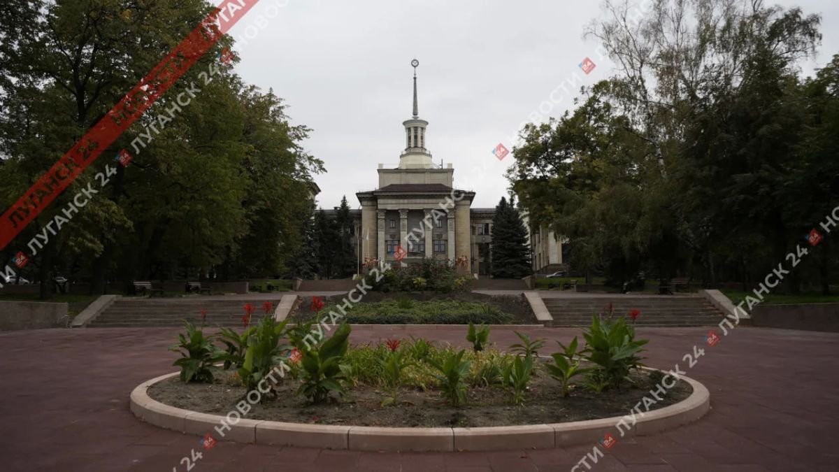 Луганский сквер у Академии имени Матусовского преобразился! Луганский сквер у Академии имени Матусовского преобразился!