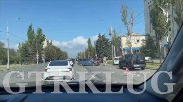 Серьезное ДТП на Оборонной в Луганске