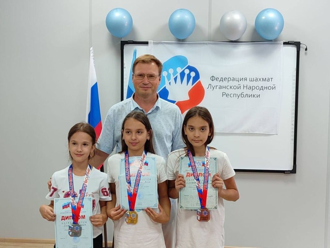35 спортсменов из Антрацита, Брянки, Луганска, Свердловска, Станицы Луганской и Старобельска приняли участие в Первенствах ЛНР по быстрым шахматам, которые состоялись в Антраците 5-6 сентября 2026 года 35 спортсменов из Антрацита, Брянки, Луганска, Свердловска, Станицы Луганской и Старобельска приняли участие в Первенствах ЛНР по быстрым шахматам, которые состоялись в Антраците 5-6 сентября 2026 года