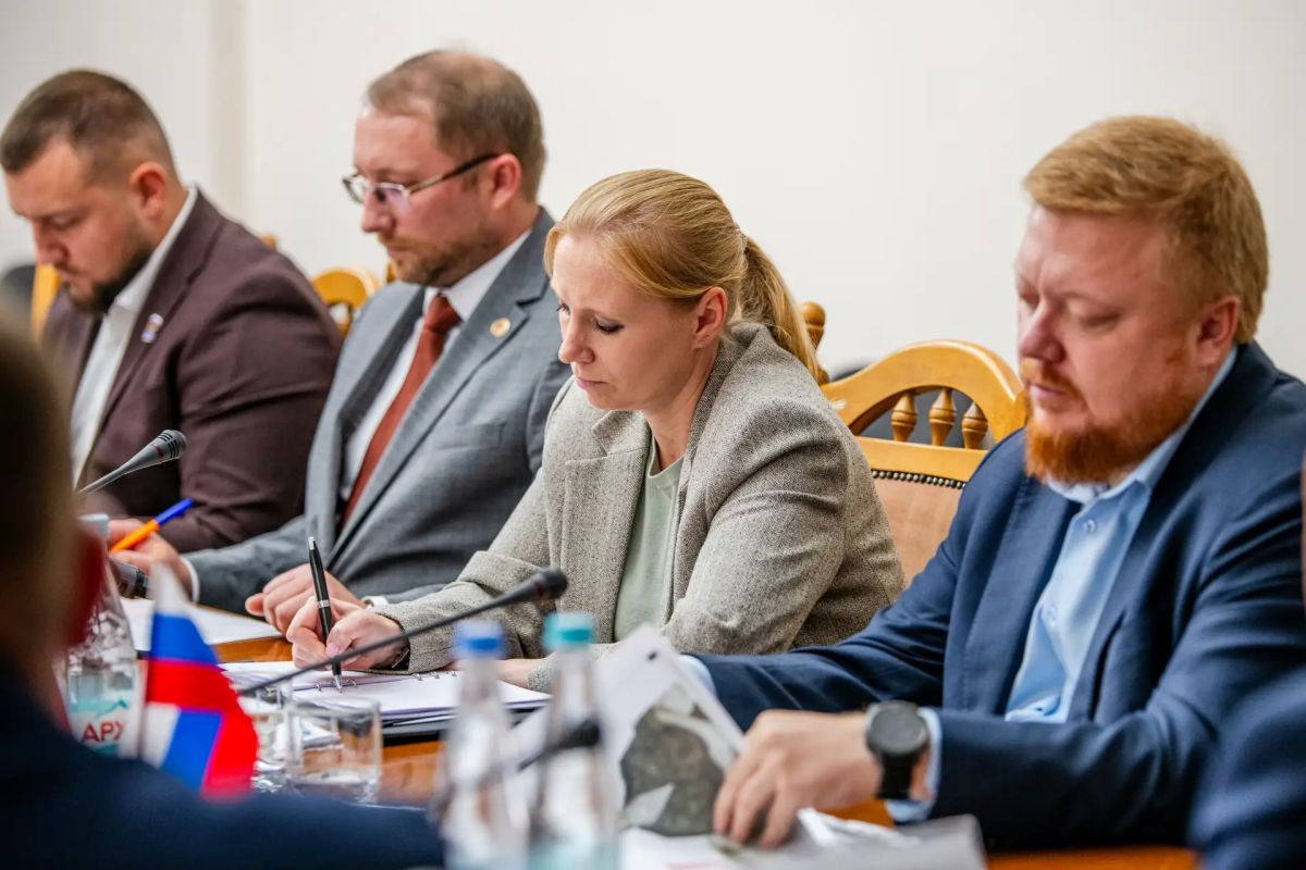 Алексей Самойлов: более 90% фасадов зданий-участников проекта «Лица Героев» в ЛНР тематически оформили Алексей Самойлов: более 90% фасадов зданий-участников проекта «Лица Героев» в ЛНР тематически оформили