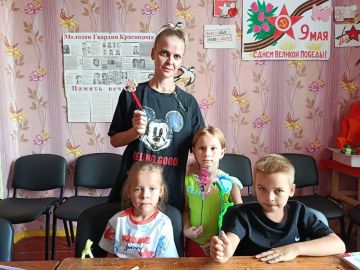 15 сентября в Зоринском Доме культуры «Шахтёр» прошел мастер-класс «Цветы осени»