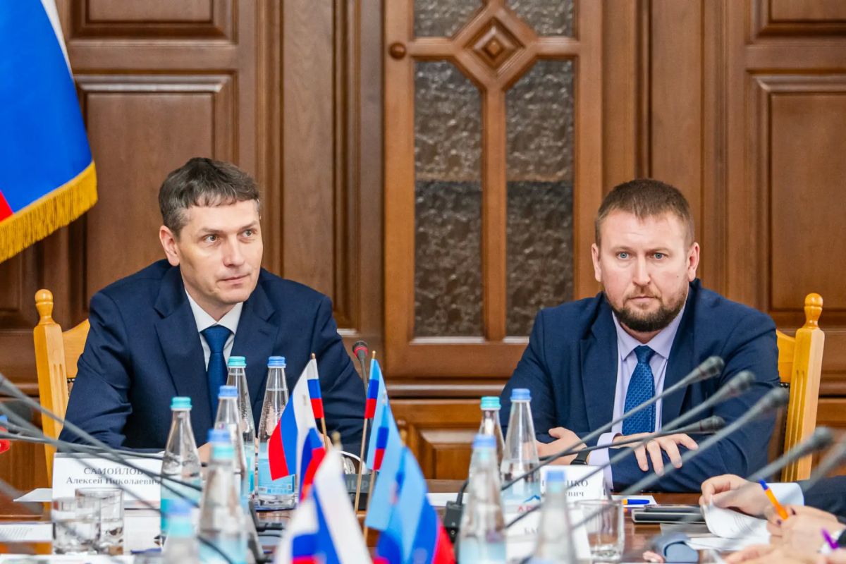 Алексей Самойлов: более 90% фасадов зданий-участников проекта «Лица Героев» в ЛНР тематически оформили Алексей Самойлов: более 90% фасадов зданий-участников проекта «Лица Героев» в ЛНР тематически оформили