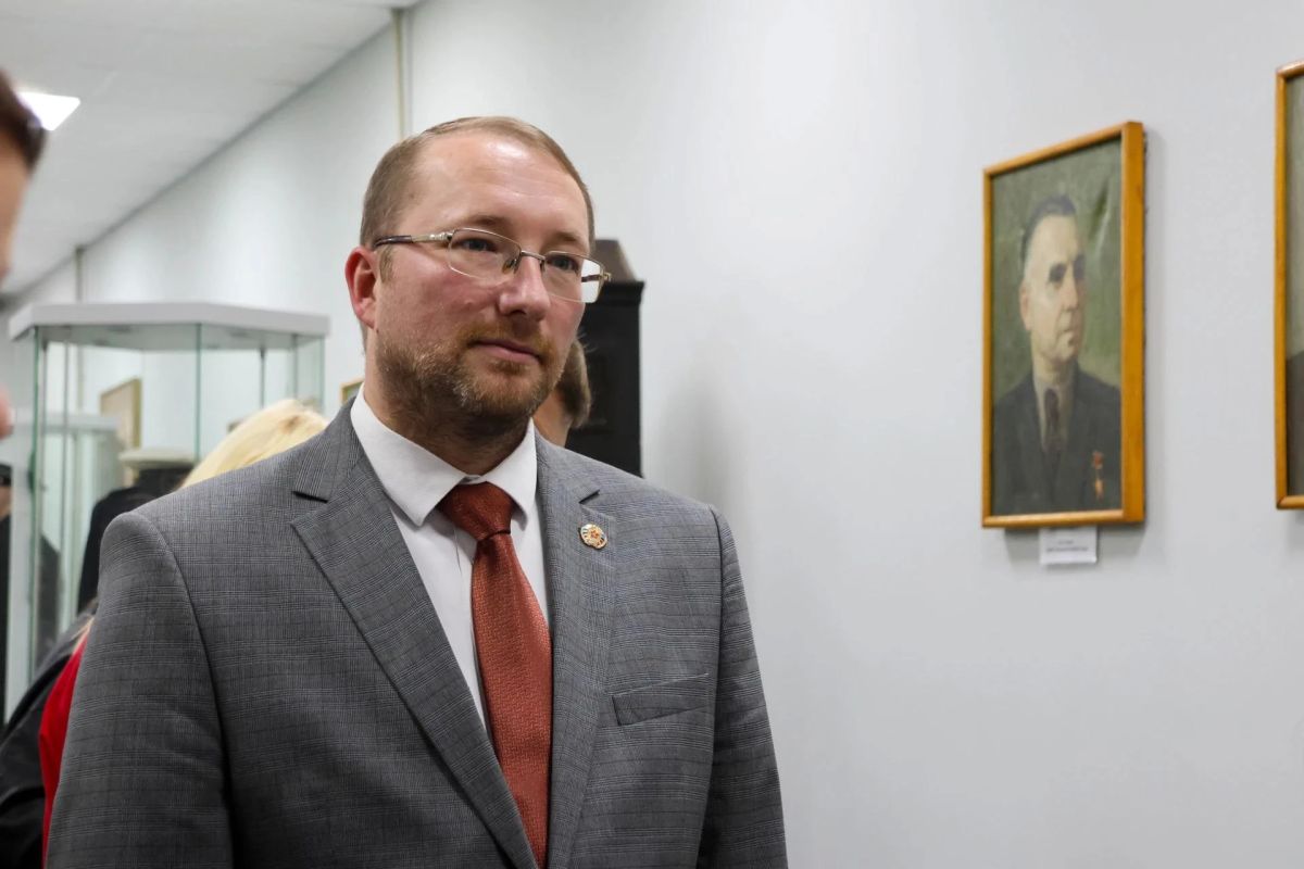 Роман Олексин: Посетил Алчевский городской исторический музей, где после капитального ремонта торжественно открылись два обновленных экспозиционных зала: «Алчевцы в период Великой Отечественной войны 1941-1945 годов» и... Роман Олексин: Посетил Алчевский городской исторический музей, где после капитального ремонта торжественно открылись два обновленных экспозиционных зала: «Алчевцы в период Великой Отечественной войны 1941-1945 годов» и...