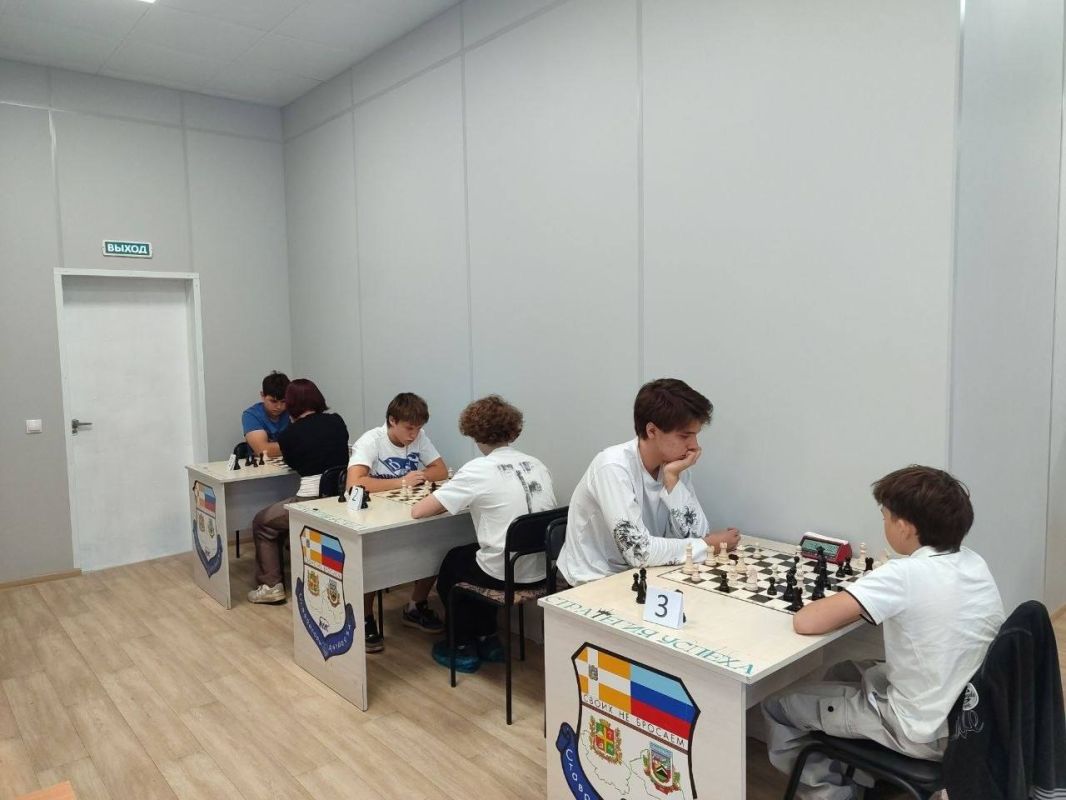 35 спортсменов из Антрацита, Брянки, Луганска, Свердловска, Станицы Луганской и Старобельска приняли участие в Первенствах ЛНР по быстрым шахматам, которые состоялись в Антраците 5-6 сентября 2026 года 35 спортсменов из Антрацита, Брянки, Луганска, Свердловска, Станицы Луганской и Старобельска приняли участие в Первенствах ЛНР по быстрым шахматам, которые состоялись в Антраците 5-6 сентября 2026 года