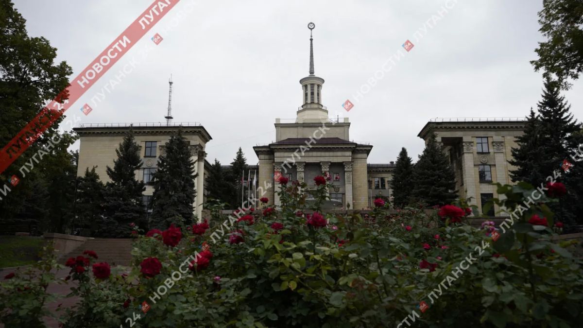 Луганский сквер у Академии имени Матусовского преобразился! Луганский сквер у Академии имени Матусовского преобразился!