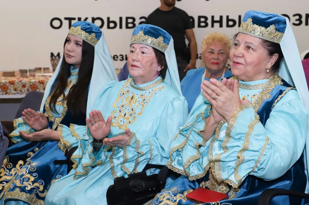 В Луганском Доме молодежи прошел форум «Единство народов России», объединивший представителей разных национальностей и культурных традиций В Луганском Доме молодежи прошел форум «Единство народов России», объединивший представителей разных национальностей и культурных традиций