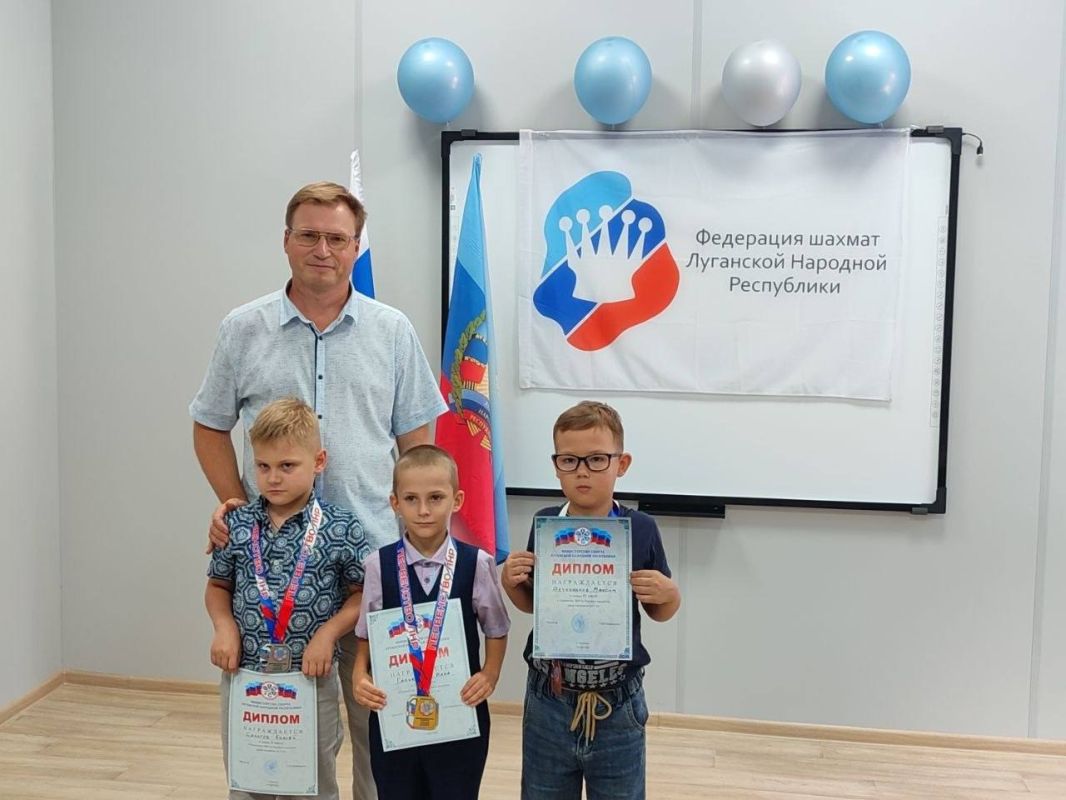 35 спортсменов из Антрацита, Брянки, Луганска, Свердловска, Станицы Луганской и Старобельска приняли участие в Первенствах ЛНР по быстрым шахматам, которые состоялись в Антраците 5-6 сентября 2026 года 35 спортсменов из Антрацита, Брянки, Луганска, Свердловска, Станицы Луганской и Старобельска приняли участие в Первенствах ЛНР по быстрым шахматам, которые состоялись в Антраците 5-6 сентября 2026 года