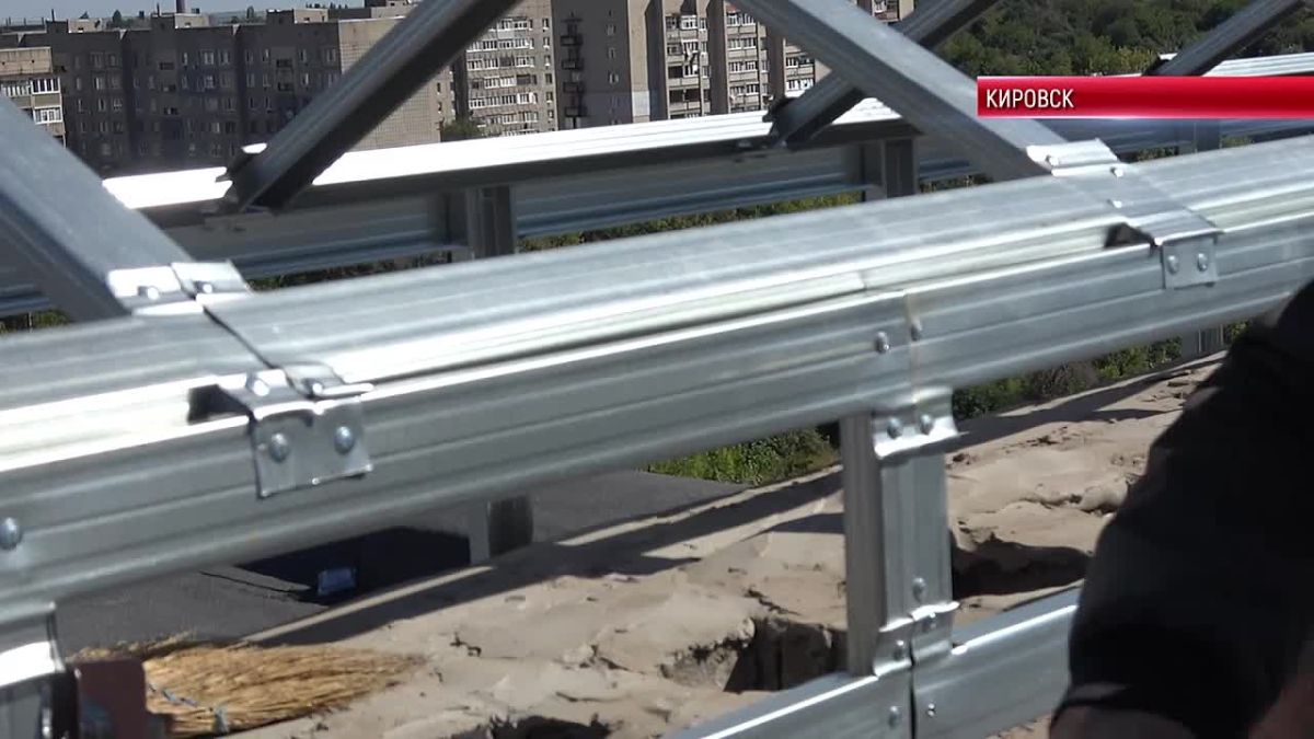 г. КИРОВСК. В КИРОВСКЕ ЗАВЕРШАЮТ РЕМОНТ КРОВЕЛЬ
