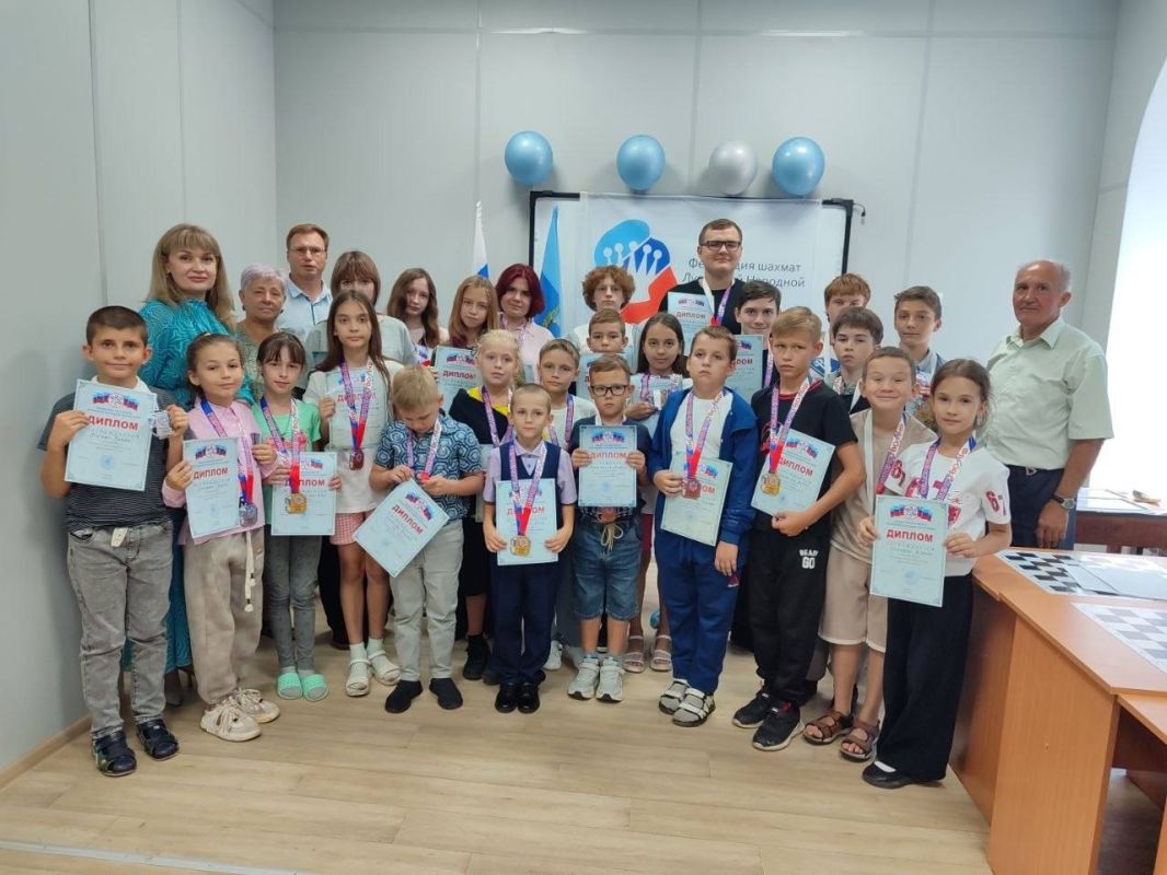 35 спортсменов из Антрацита, Брянки, Луганска, Свердловска, Станицы Луганской и Старобельска приняли участие в Первенствах ЛНР по быстрым шахматам, которые состоялись в Антраците 5-6 сентября 2026 года