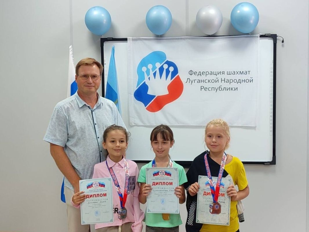 35 спортсменов из Антрацита, Брянки, Луганска, Свердловска, Станицы Луганской и Старобельска приняли участие в Первенствах ЛНР по быстрым шахматам, которые состоялись в Антраците 5-6 сентября 2026 года 35 спортсменов из Антрацита, Брянки, Луганска, Свердловска, Станицы Луганской и Старобельска приняли участие в Первенствах ЛНР по быстрым шахматам, которые состоялись в Антраците 5-6 сентября 2026 года