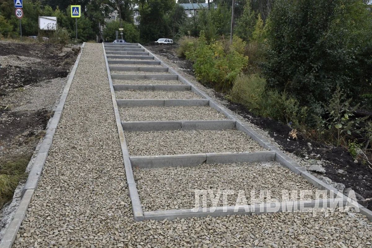 В Красном Луче продолжается благоустройство парковой зоны микрорайонов В Красном Луче продолжается благоустройство парковой зоны микрорайонов