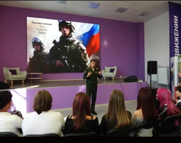В молодёжном центре состоялась встреча «Диалог с Героем» — она получилась по-настоящему глубокой и искренней