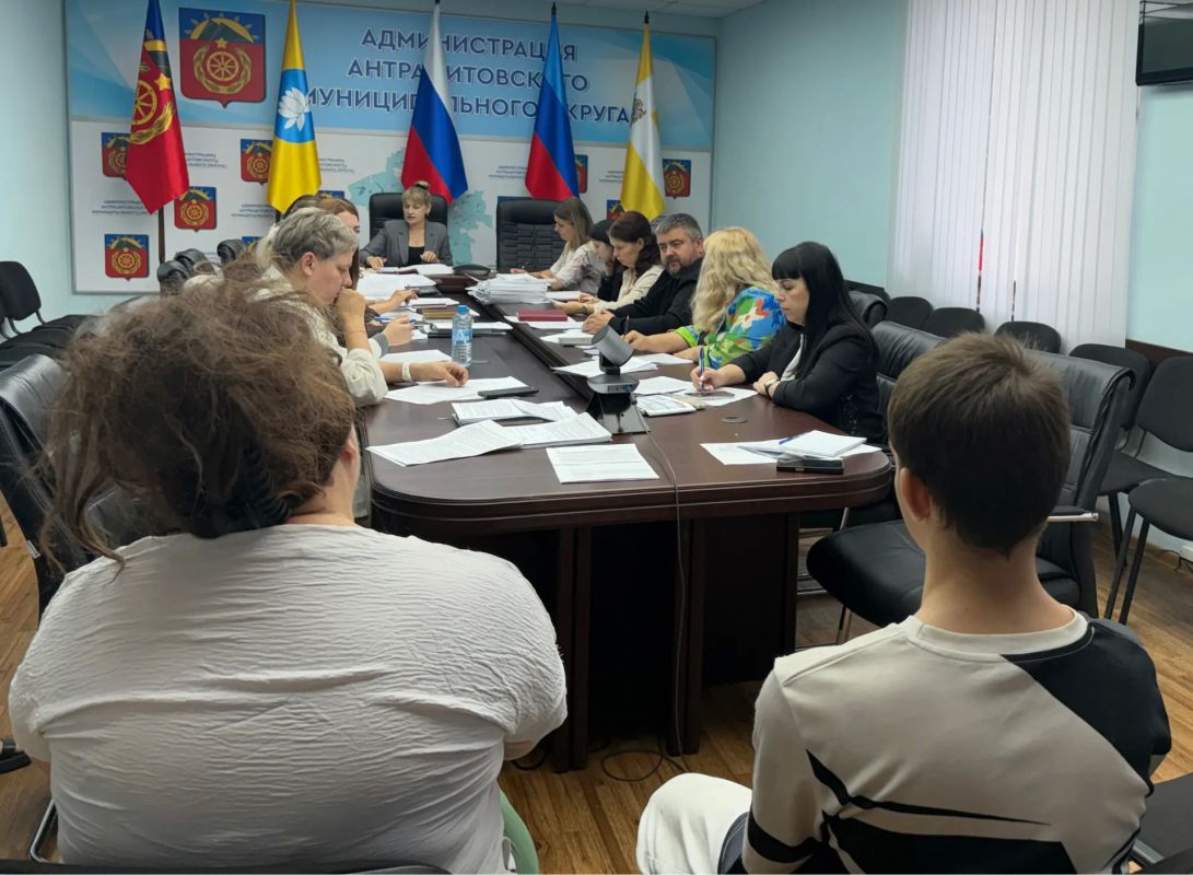 В Администрации Антрацитовского муниципального округа ЛНР состоялось очередное заседание комиссии по делам несовершеннолетних и защите их прав, на котором рассмотрено 22 административных дел, из них: В Администрации Антрацитовского муниципального округа ЛНР состоялось очередное заседание комиссии по делам несовершеннолетних и защите их прав, на котором рассмотрено 22 административных дел, из них: