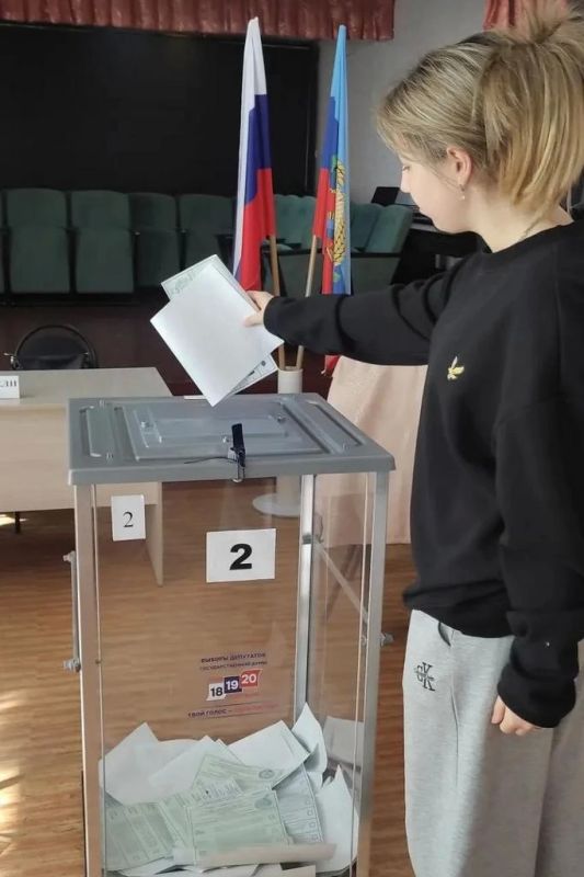 Молодёжь ЛНР активно голосует на выборах депутатов Государственной Думы Молодёжь ЛНР активно голосует на выборах депутатов Государственной Думы
