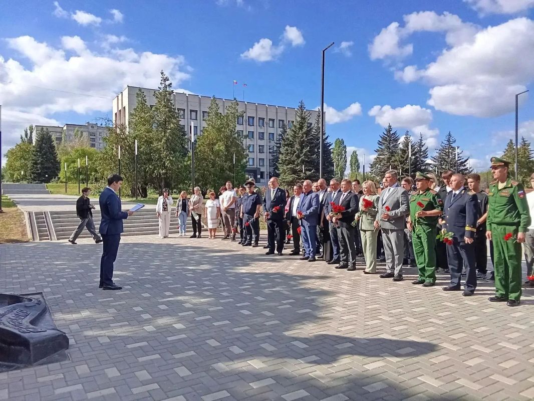 Сегодня депутаты Совета городского округа город Алчевск во главе со спикером представительного органа Романом Лысенко приняли участие в торжествах, посвящённых Дню города Сегодня депутаты Совета городского округа город Алчевск во главе со спикером представительного органа Романом Лысенко приняли участие в торжествах, посвящённых Дню города