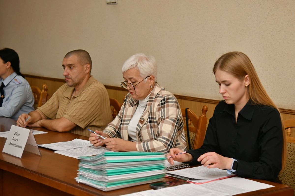 Проведено заседание Комиссии по делам несовершеннолетних и защите их прав Проведено заседание Комиссии по делам несовершеннолетних и защите их прав