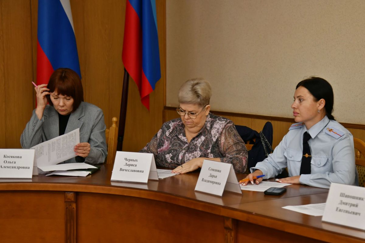 Проведено заседание Комиссии по делам несовершеннолетних и защите их прав Проведено заседание Комиссии по делам несовершеннолетних и защите их прав