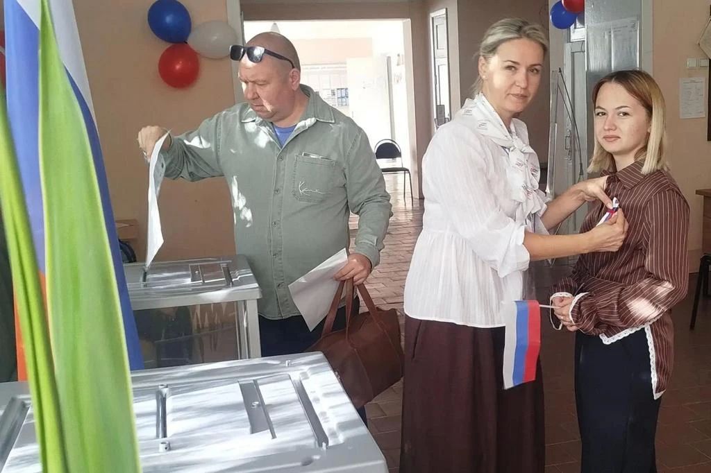Молодёжь ЛНР активно голосует на выборах депутатов Государственной Думы Молодёжь ЛНР активно голосует на выборах депутатов Государственной Думы