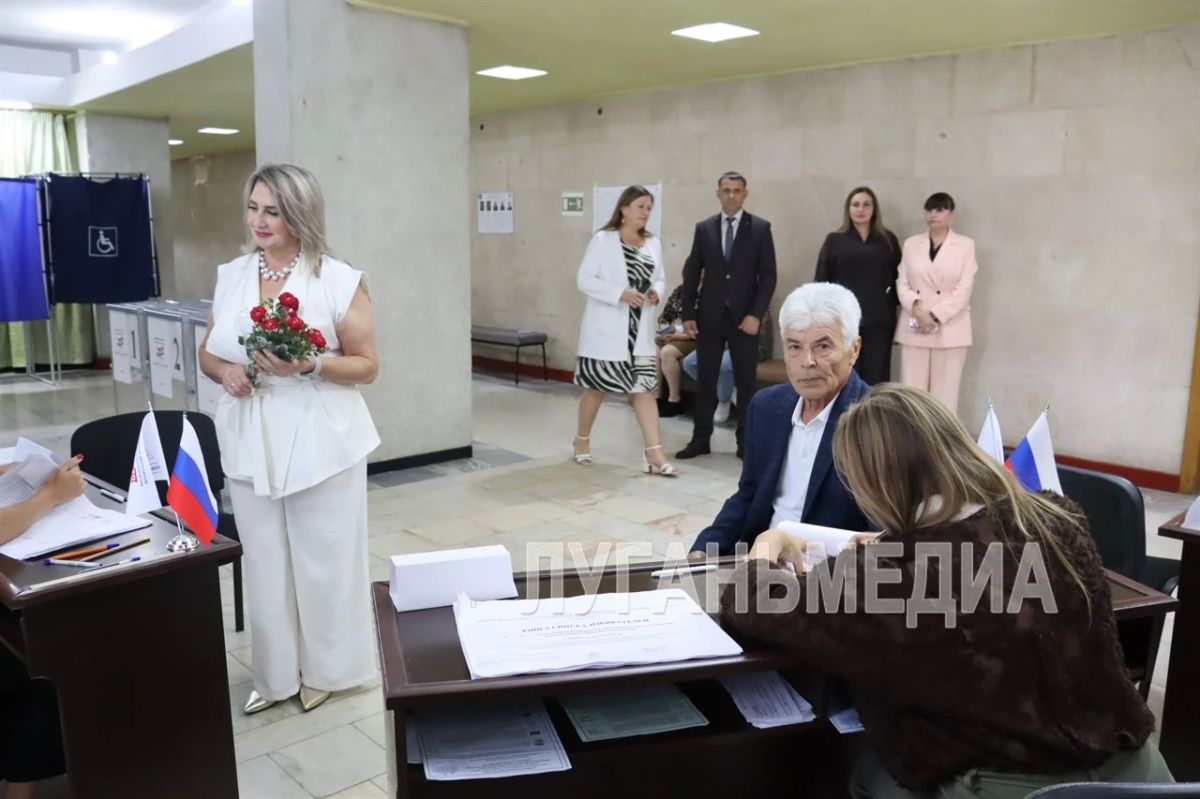 Молодожены: сегодня для нас волнительный день вдвойне Молодожены: сегодня для нас волнительный день вдвойне
